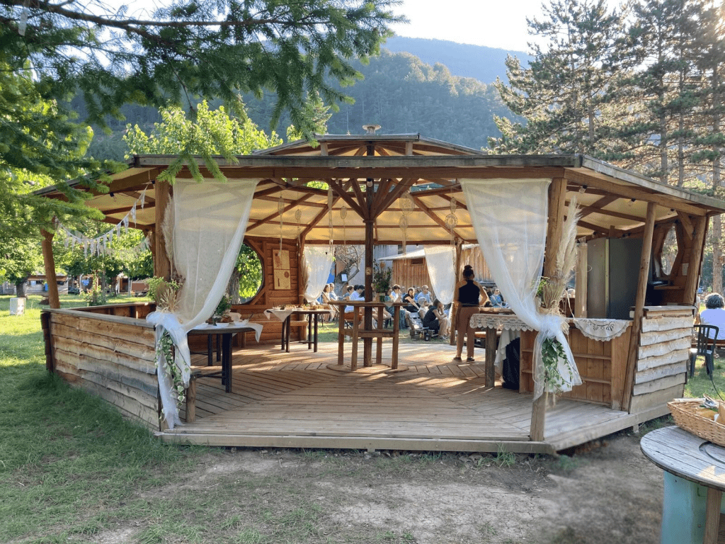 Le kiosque de Valdie décoré pour un mariage