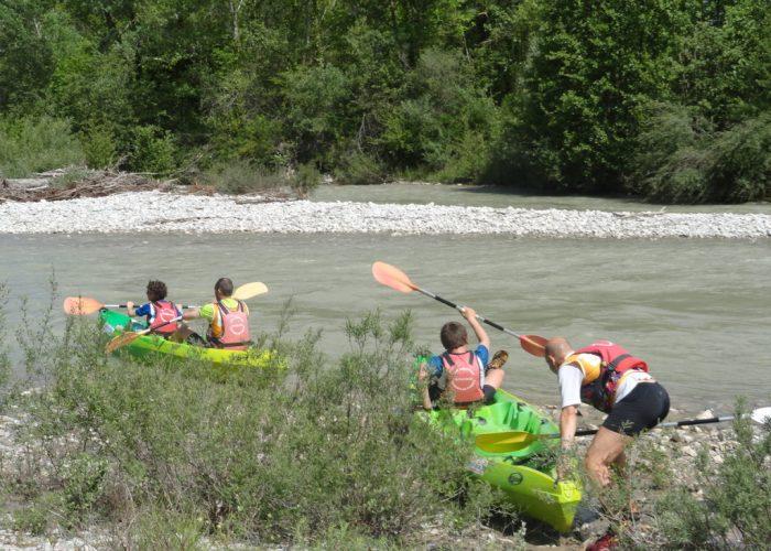 Il est possible de faire du canoë en partant du camping